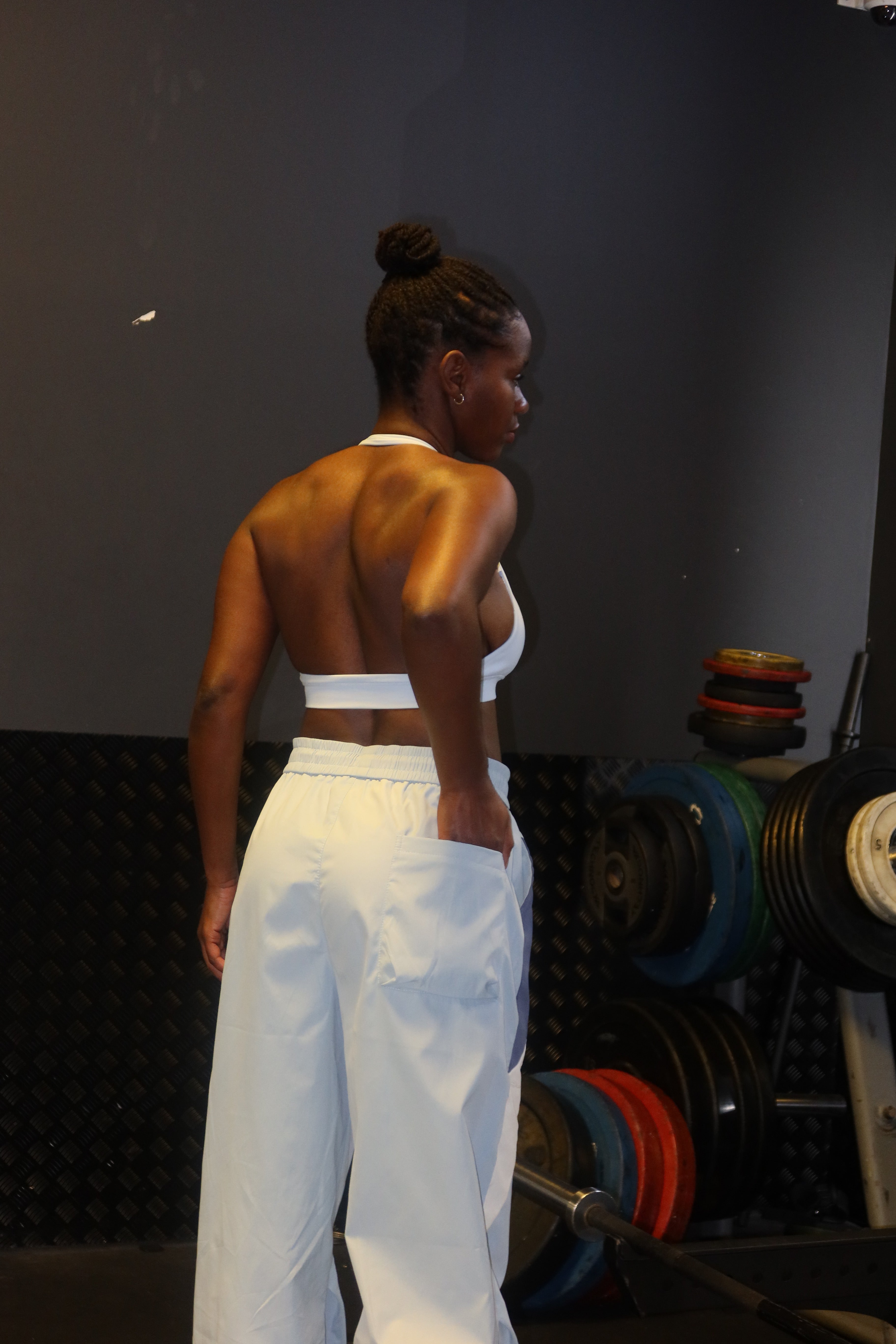 Un pantalon pensé pour bouger librement, même quand le rythme s’accélère